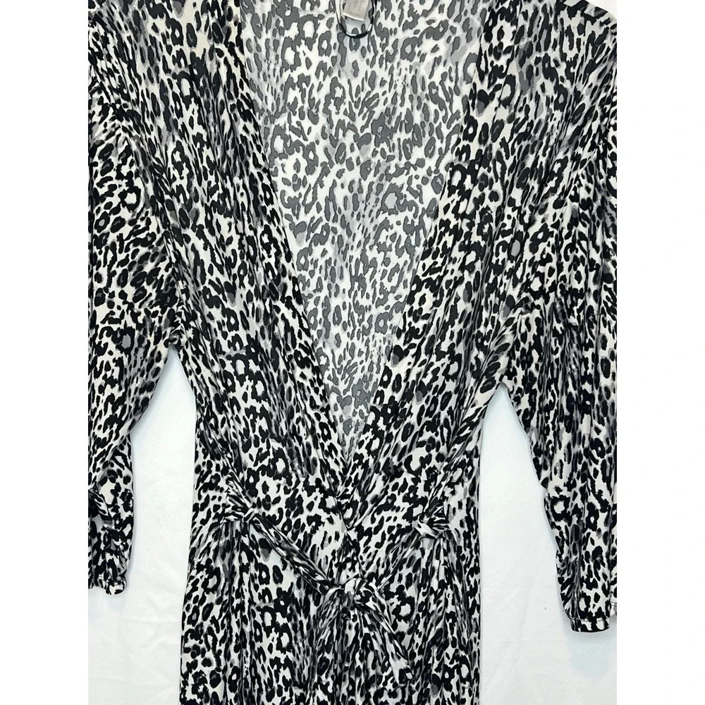 Delta Burke Women's‎ Size 1X Black & White Animal Print Babydoll Gown and Robe